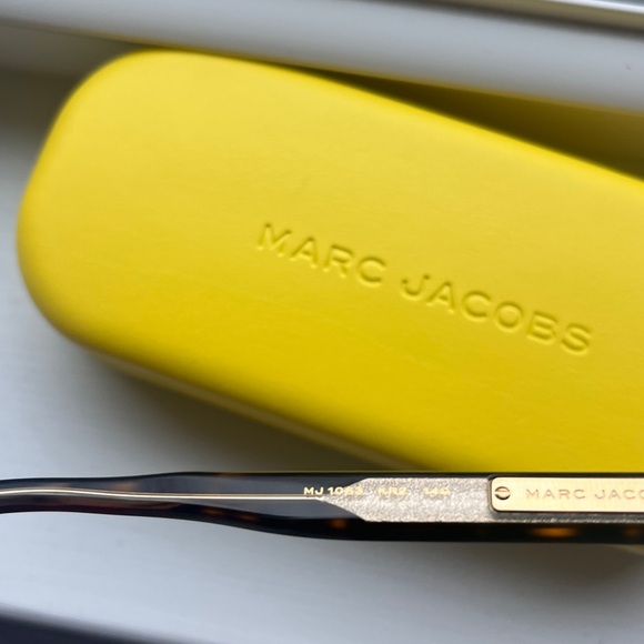 Marc Jacobs Bold RX Glasses - Picture 4 of 5